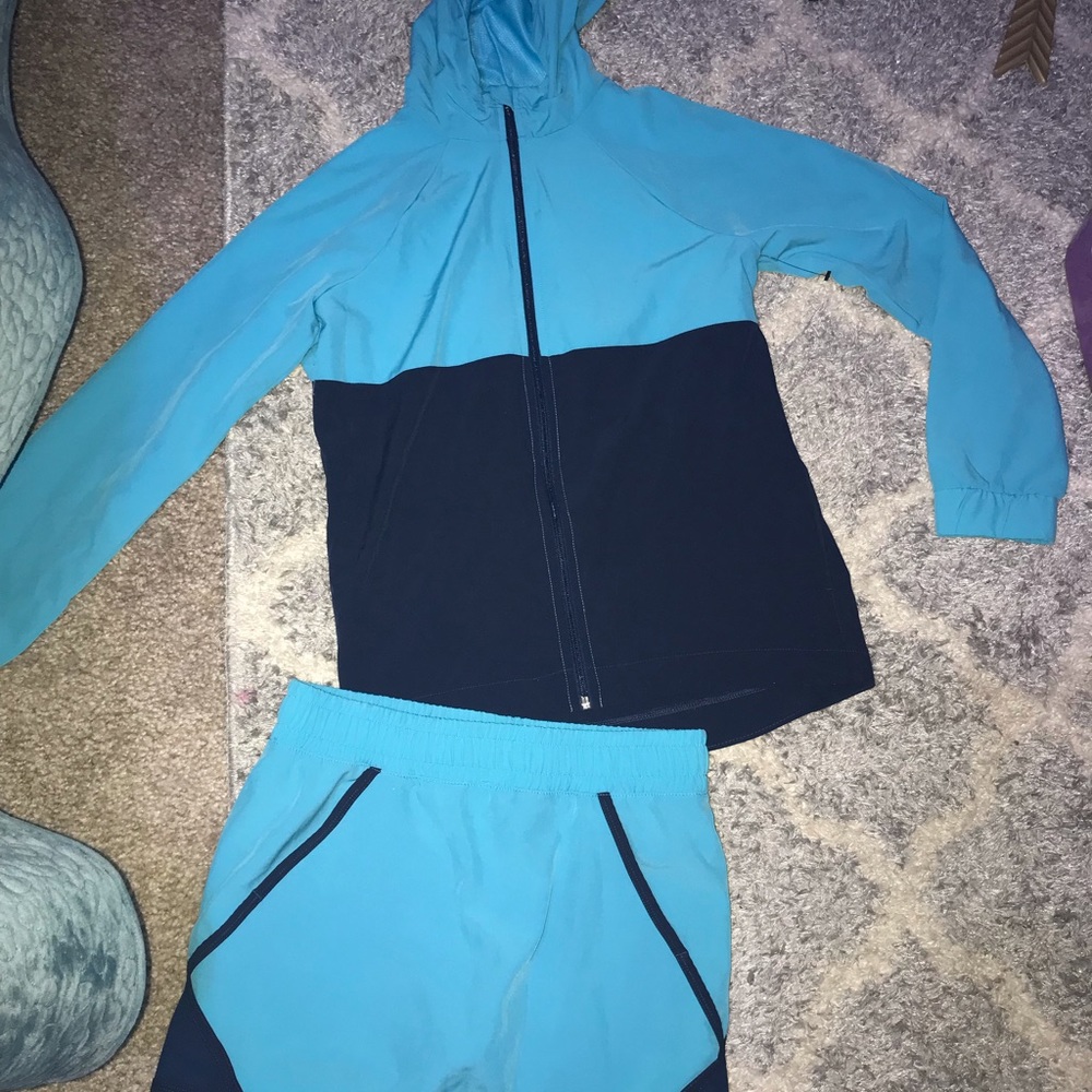 Youth active outfit size large 10/12 never worn